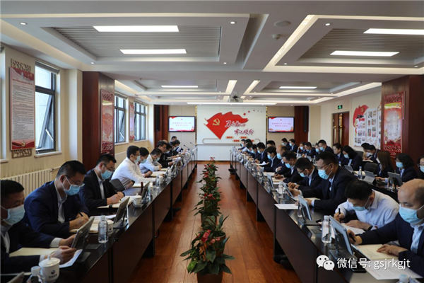 w66利来集团党委召开理论学习中心组集体学习会议 传达学习习近平总书记重要讲话和指示精神